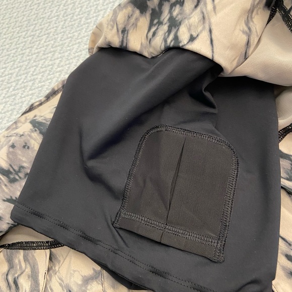 Lululemon Run: Pace Setter Skirt Size 6 - Picture 6 of 8